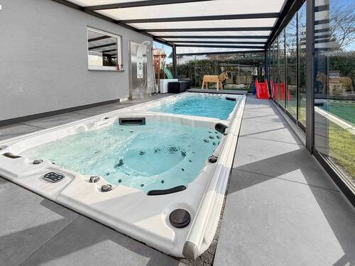 Wintergarten mit Pool - Leben mit Spa-Feeling - Wohnen mit Pool, Wintergarten und Premium-Ausstattung