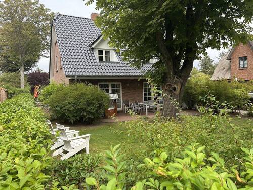 Rundum grün - Mehrfamilienhaus, Wohnhaus mit 132,00 m&sup2; in Wyk zum Kaufen