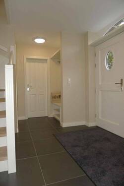 Garderobe und Zugang Gäste-WC - 