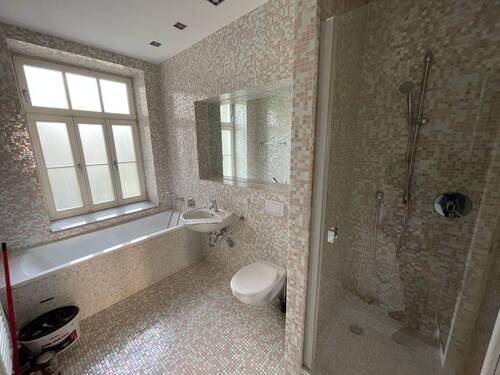 Bad mit Wanne / Dusche.JPG - 