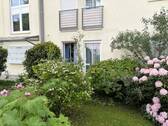 Garten vor Schlafzimmer - 3 Zimmer Etagenwohnung in Bad Reichenhall