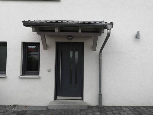 Hauseingang - 5 Zimmer Doppelhaushälfte zur Miete in Nürnberg