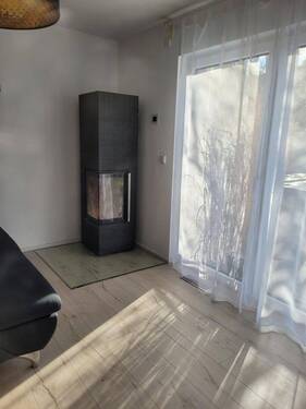 Wohnzimmer mit Kamin EG - 