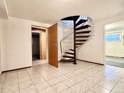 DIREKTER ZUGANG ZUM UNTERGESCHOSS - 