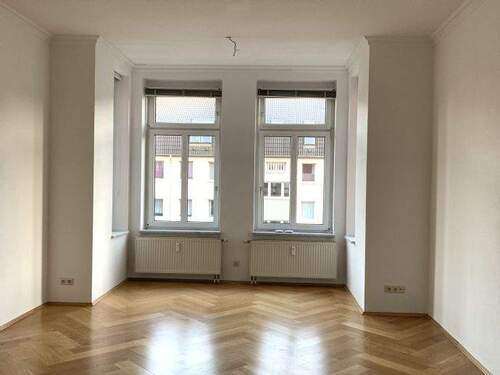 Wohnzimmer mit Erker - 