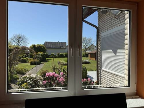 Arbeitszimmer im EG mit Blick in den Garten - 