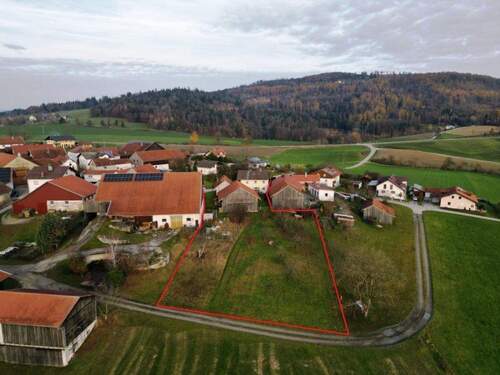 Drohnenaufnahme des Gartengrundstücks - Grundstück zum Kaufen in Hauzenberg
