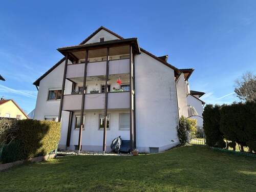 Giebelseite mit Balkon - 3 Zimmer Etagenwohnung zum Kaufen in Eckental