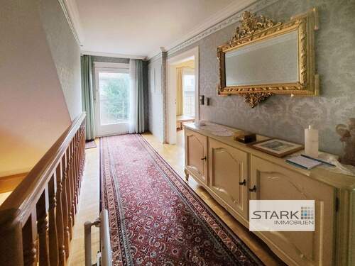 OG Treppenflur mit Balkon.jpg - 