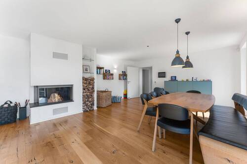 Wohn-/Essbereich mit Kamin - 