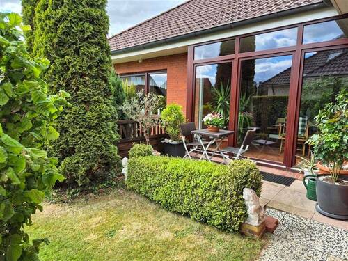 kleine Terrasse beim Wintergarten - 4 Zimmer Einfamilienhaus zum Kaufen in Wittmund