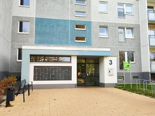 Hauseingang - Etagenwohnung mit 35,10 m² in Chemnitz zur Miete