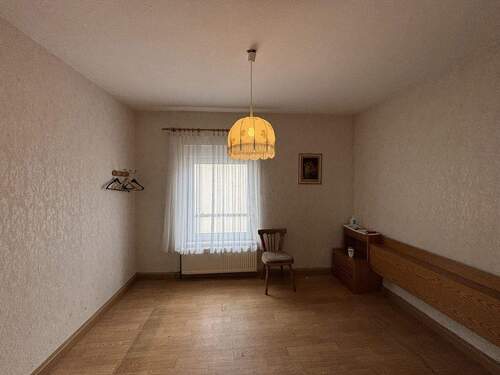 Schlafzimmer - Einfamilienhaus mit 221,00 m² in Lösnich zum Kaufen