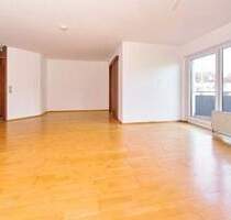 Wohlfühlraum gesucht? Individuell geschnittene 3-Zimmer-Wohnung mit Balkon! KEINE KÄUFERPROVISION - Freiberg am Neckar Geisingen