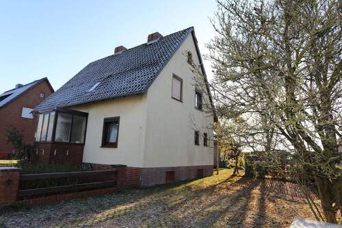 Haus 2 Außenansicht PKW-Stellplätze - 