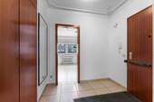 Flur mit Einbauschrank - 