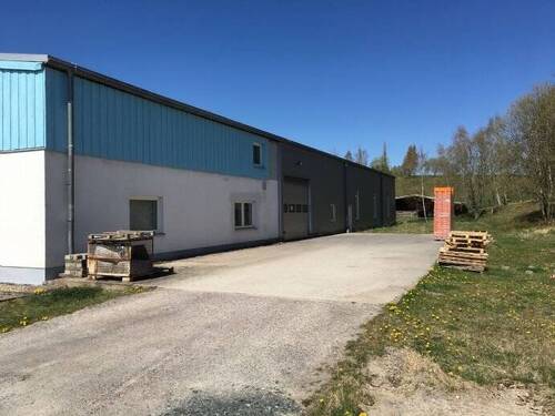 Halle Ansicht OST Rolltor - Gewerbehalle (Produktionshalle) inkl. Lager-, Büro- & Wohnflächen