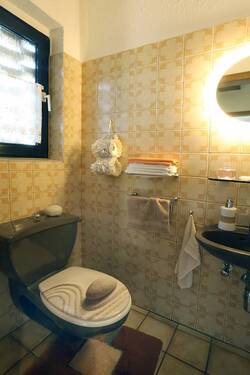 Gäste-WC mit Fenster - 