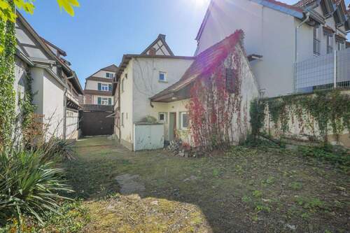 Rückansicht und Innenhof - 