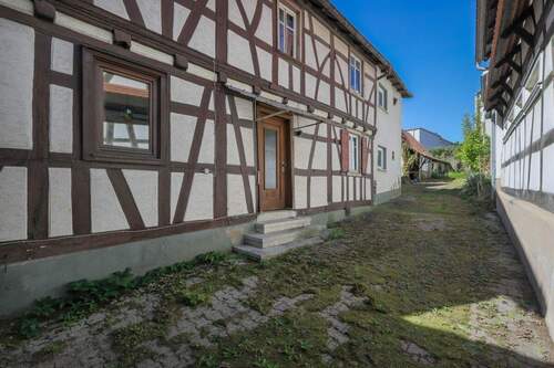 Innenhof - 8 Zimmer Einfamilienhaus zum Kaufen in Kandel