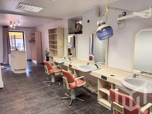 Gewerbefläche im vorderen Bereich - Gewerbeobjekt (Büro, Produktion, Verkauf) in Elsenfeld zum Kaufen