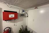 Wechselrichter PV-Anlage und Stromkasten im KG - 