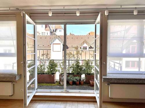 Der Balkon - Stuttgart-West: Stilvolle 2-Zimmer-Loftwohnung in ehemaligem Fabrikgebäude