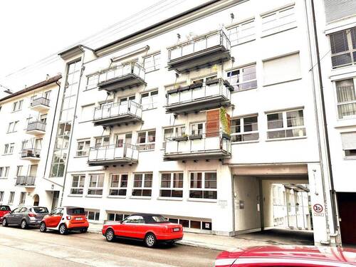Das Gebäude - 2 Zimmer Etagenwohnung zum Kaufen in Stuttgart