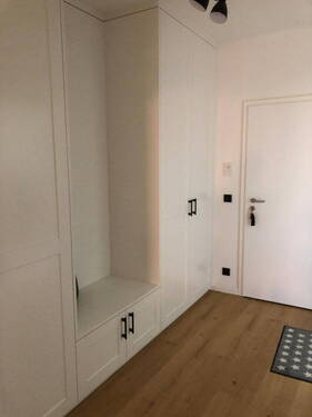 Flur mit Einbauschrank - 