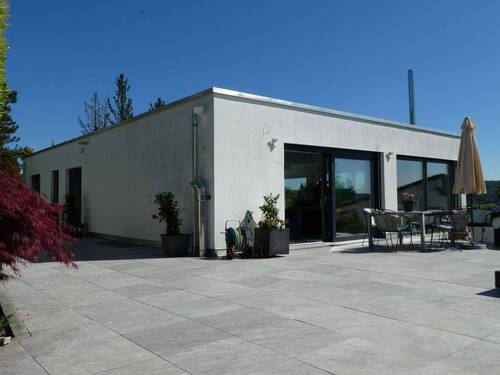 Hausansicht - 5 Zimmer Einfamilienhaus in Leonberg