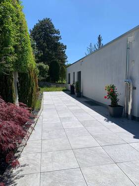 Hausansicht - Einfamilienhaus mit 200,00 m&sup2; in Leonberg zum Kaufen