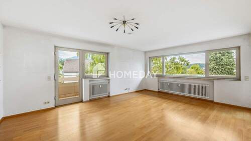 Wohnzimmer 1 - Helle 2-Zimmer-Wohnung mit Loggia und Garagenstellplatz - ca. 84 m² in der zweiten Etage