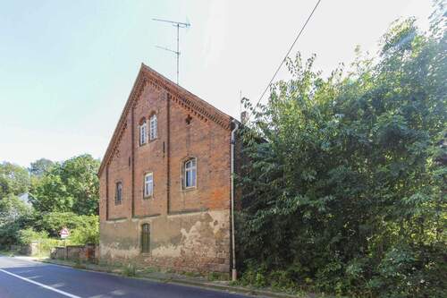 Seitenansicht - + Naturnahe Lage mit Top-Anbindung an Dresden - Sanierungsbedürftiges 2-4-Familienhaus +