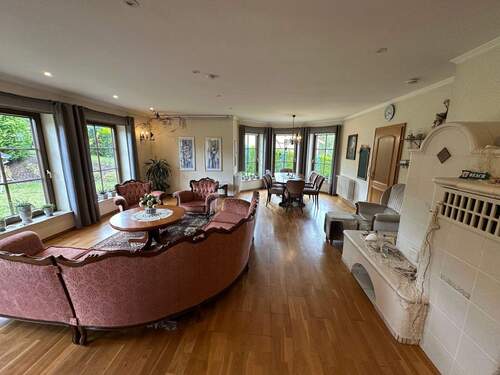 tempImageMFlLyF.jpg - 