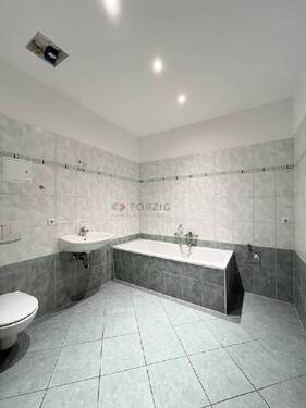 Bad - Etagenwohnung mit 45,00 m&sup2; in Limbach-Oberfrohna zur Miete