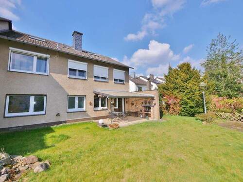 Hausansicht Garten - 8 Zimmer Mehrfamilienhaus, Wohnhaus in Hilden