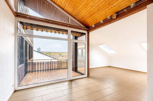 Wohnzimmer - 3 Zimmer Etagenwohnung zum Kaufen in Eberdingen