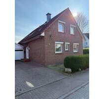 Frisch renoviertes Familienhaus mit Südgarten - vollunterkellert - Bönningstedt