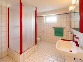 Badezimmer mit Dusche (UG) - 