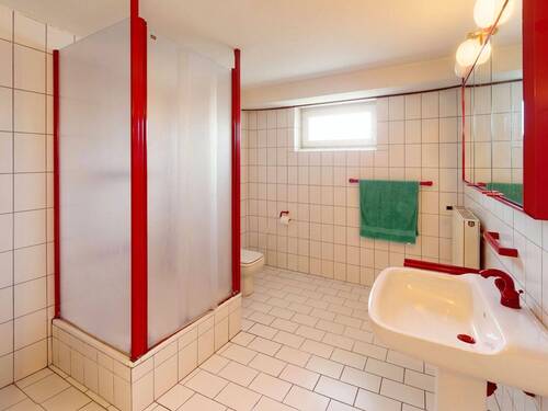 Badezimmer mit Dusche (UG) - 