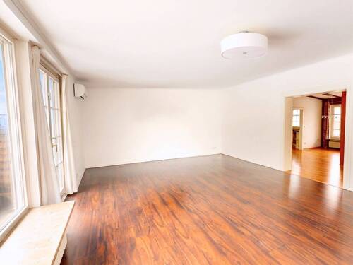 Wohnzimmer mit angrenzender Terrasse - 7 Zimmer Bungalow in Horneburg