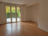 Wohnzimmer - Eine Oase im Grünen - 366.600,00 EUR Kaufpreis, ca.  78,00 m² Wohnfläche
