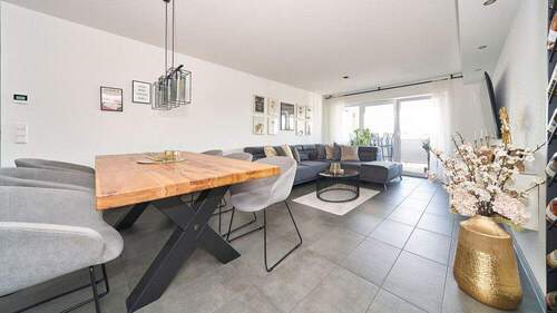 Wohn-Essbereich - 4 Zimmer Etagenwohnung zum Kaufen in Vaihingen an der Enz