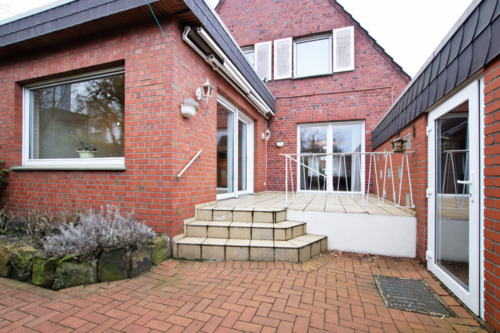 Rückansicht mit Anbau und Terrasse - Einfamilienhaus mit 120,00 m&sup2; in Rheine zum Kaufen