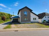 Straßenansicht - Modernes Einfamilienhaus mit Galerie, großem Grundstück und besonderem Wohngefühl