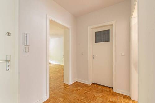 Freundlicher Eingangsbereich mit klassischer Raumaufteilung - 2 Zimmer Etagenwohnung zum Kaufen in Hamburg