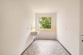 Separate Küche mit Fenster und praktischem Zuschnitt - 