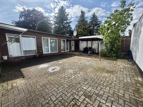 Hinterhof - 6 Zimmer Mehrfamilienhaus, Wohnhaus in Delmenhorst
