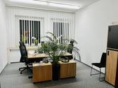 grosses Büro mit 2 Standardarbeitsplätzen - 