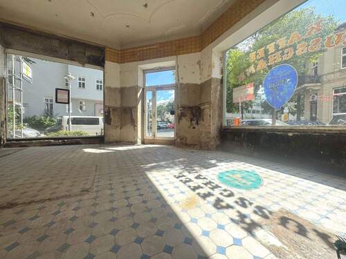 Eckraum gr. Fenster - TOLLE, GUT GESCHNITTENE, SEHR HELLE EG GEWERBEEINHEITLADEN IN TOLLER RUHIGER KIEZLAGE, RENOVIERUNGSBEDARF